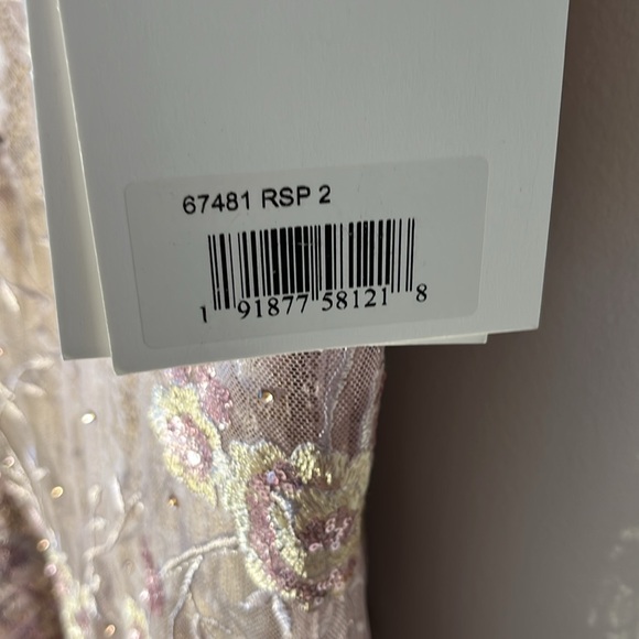 Mac Duggal embroidered floral pink a-line plunge gown - 67481 - Picture 14 of 14